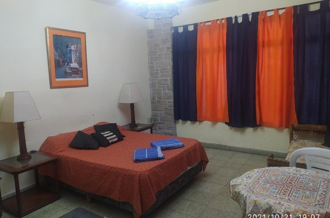 Olivos, Posada Y Habitaciones ブエノスアイレス エクステリア 写真
